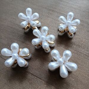 Daisy White Flower Faux Pearl Mini Hair Claws Set Of 5